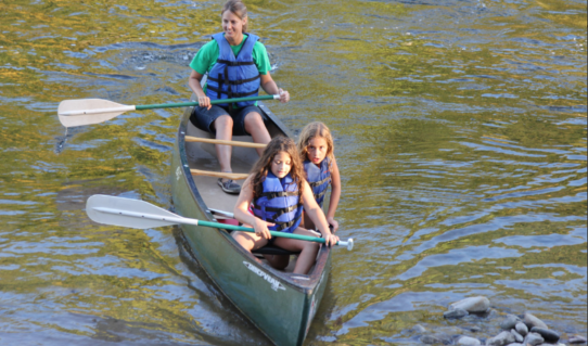 mom and two daughters enjoying their canoe trip Indian Head Canoeing Rafting Kayaking Tubing Delaware River