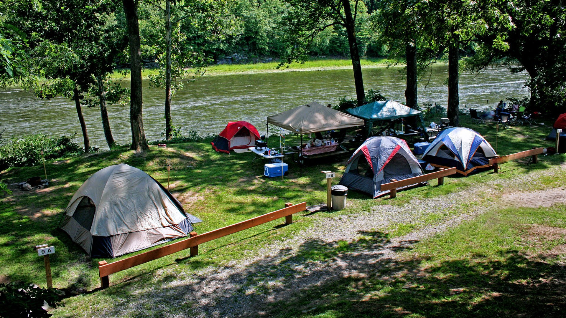 Riverside camp sites along the Delaware River